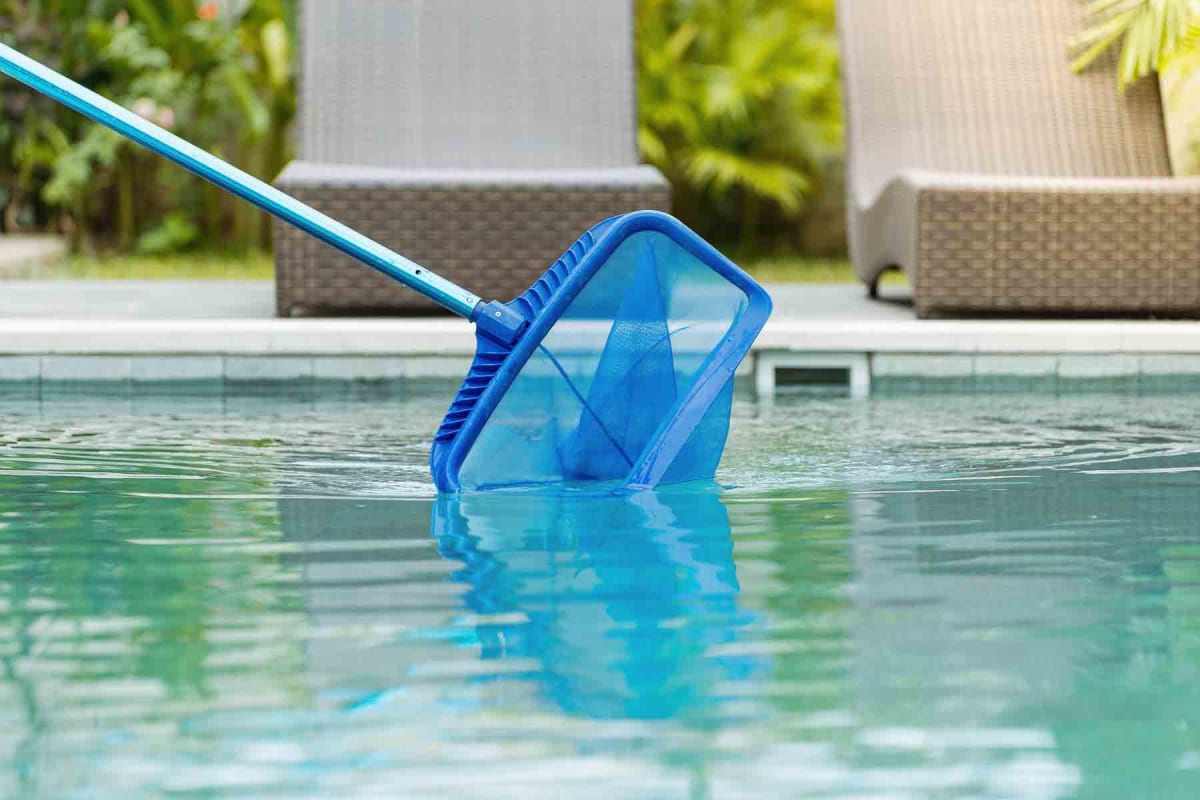 Understanding Comprehensive Pool Cleaning Services